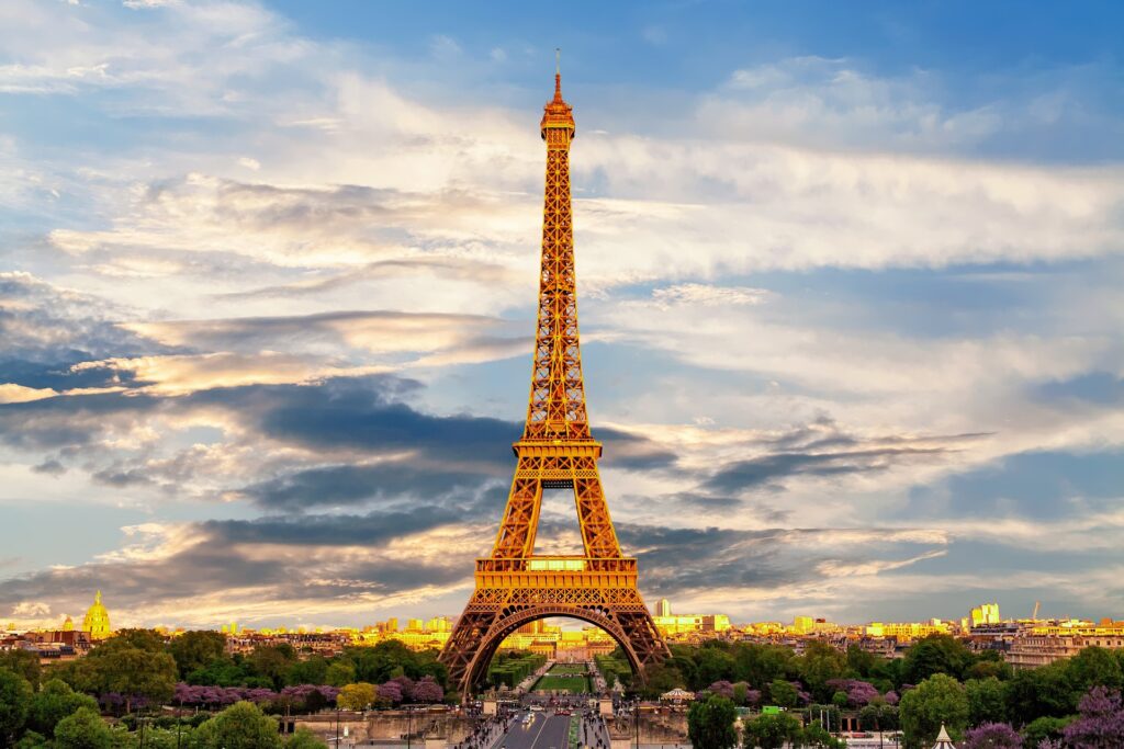Tour a Parigi